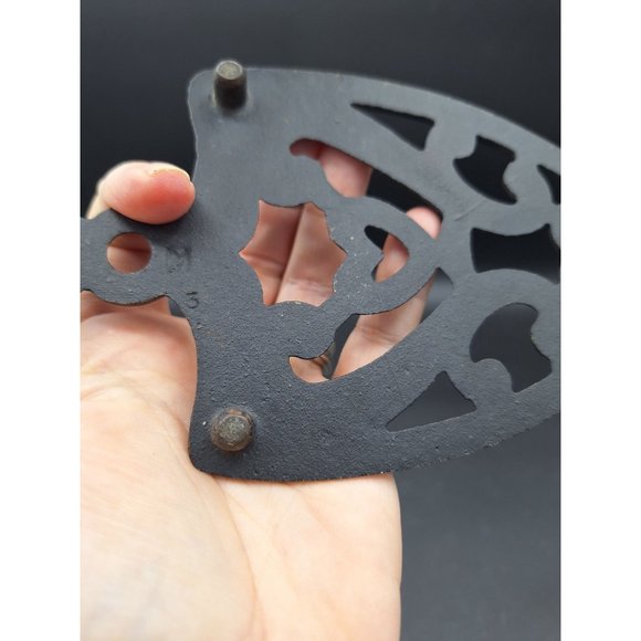 ANTIQUE CAST IRON TRIVET DECORATIVE HOT PAD SERVING RACK JZH 1948 M - Picture 4 of 9